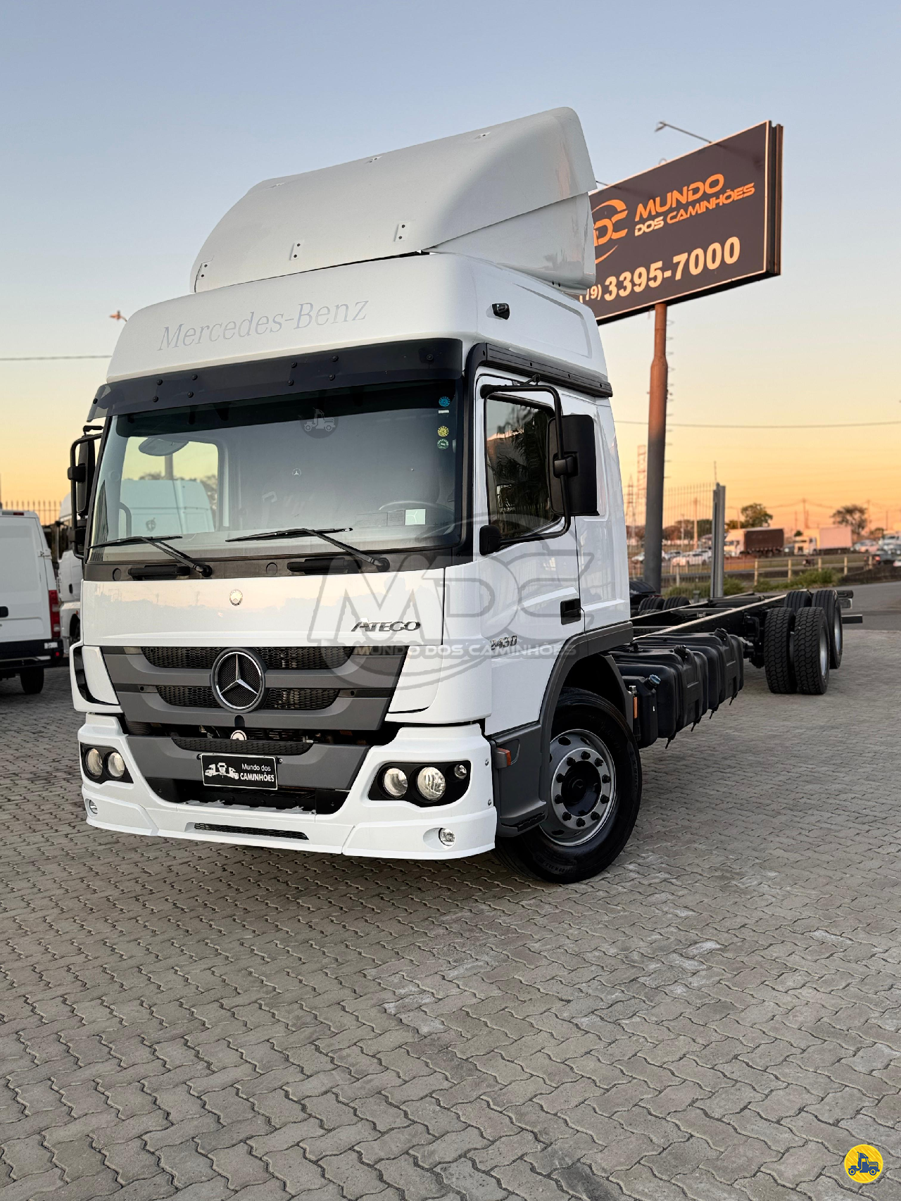 CAMINHAO MERCEDES-BENZ MB 2430 Chassis Truck 6x2 Mundo dos Caminhões SUMARE SÃO PAULO SP